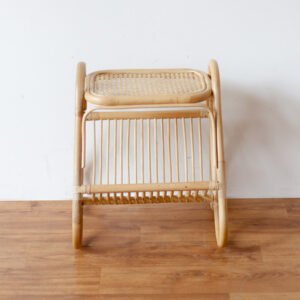 2. Furniture Rak Citra Magazine Rack